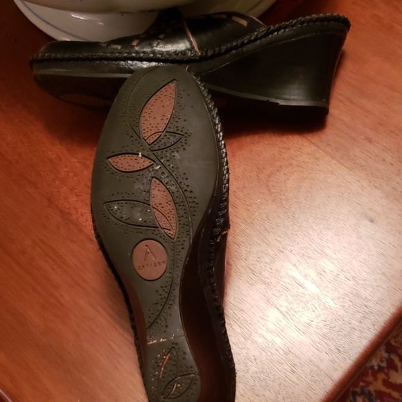 CLARKS Artisan Collection leather wedge, like new - Picture 6 of 8